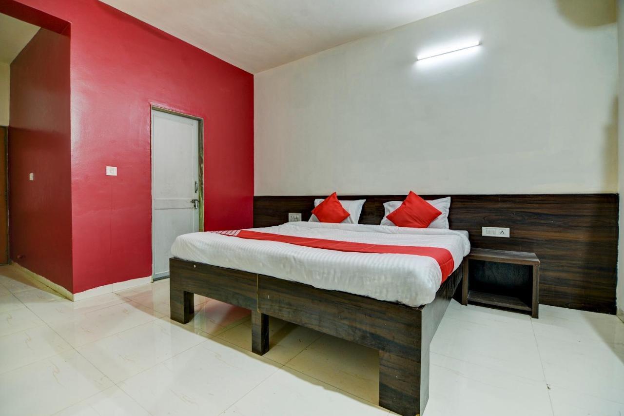 Oyo 65247 Hotel Akshay Garden Shirdi Exterior photo